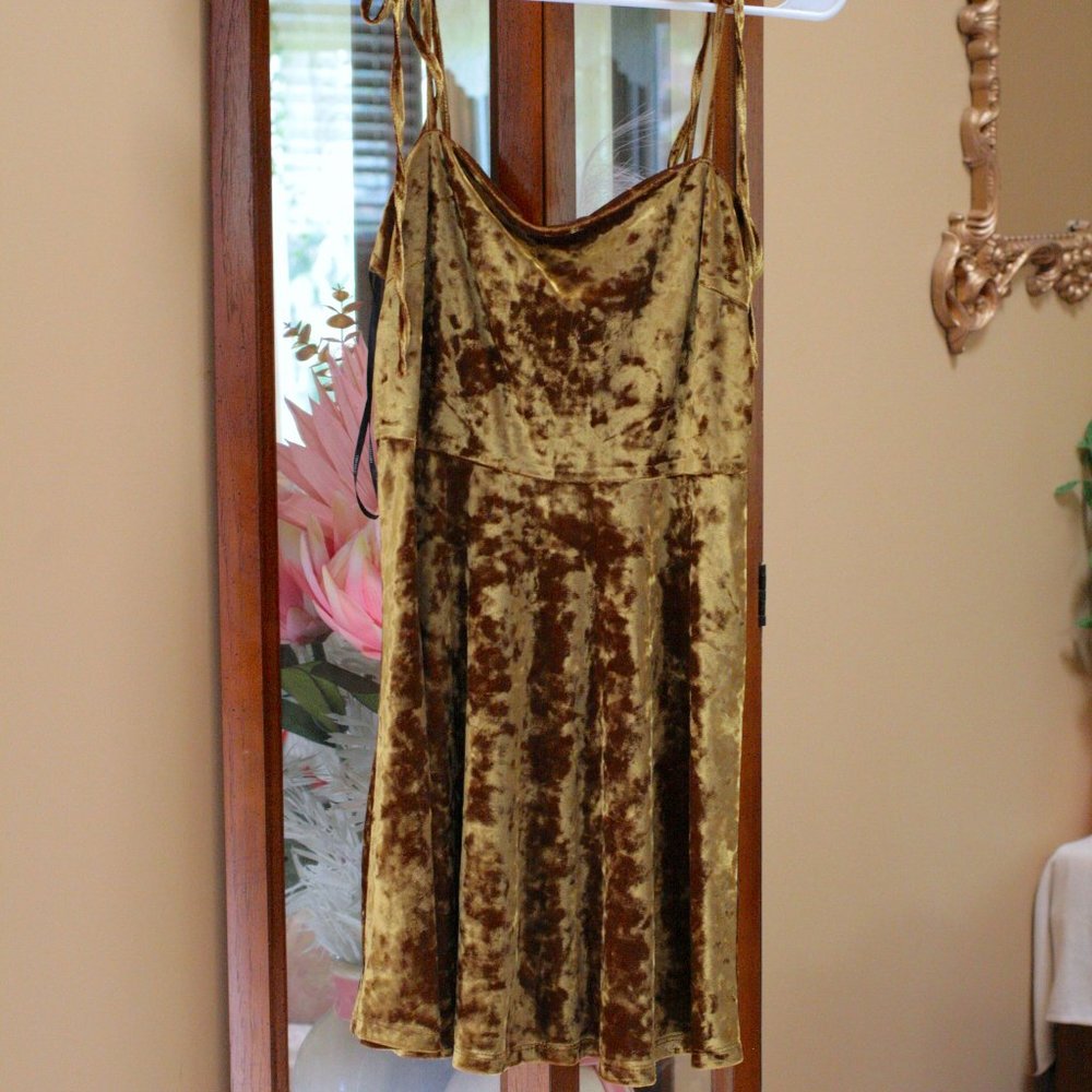 Forever 21 Velvet Mini Dress Fit & Flare tie straps Gold green
